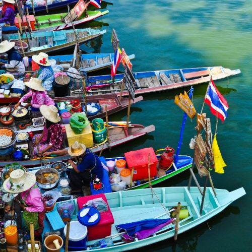 pływający targ niedaleko Bangkoku